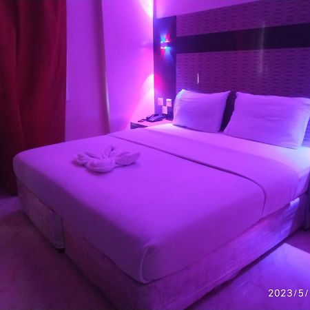 Tehran Hotel Дубай Экстерьер фото